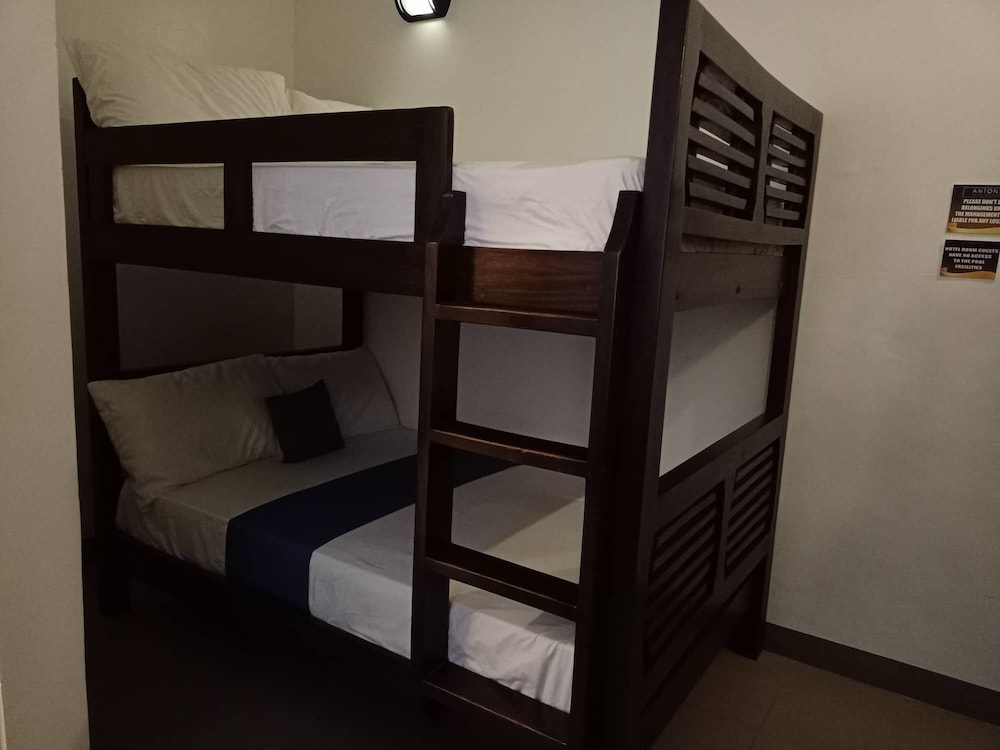 Anton's Loft Designer Resort Pansol