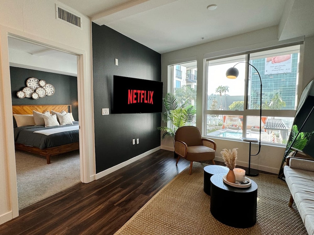 Modern Mid-hollywood Apt Sunset View Free Parking