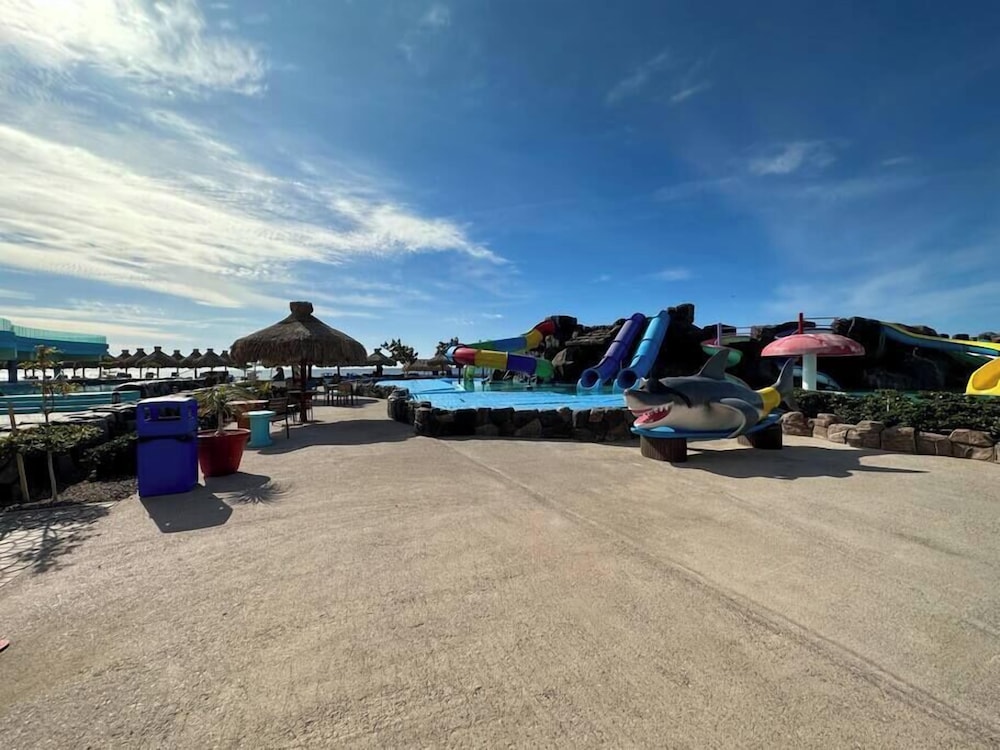 Family Friendly Condo With Oceanfront Views