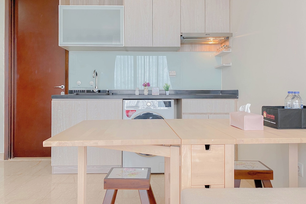 Big and Cozy 1BR with Working Room Menteng Park Apartment