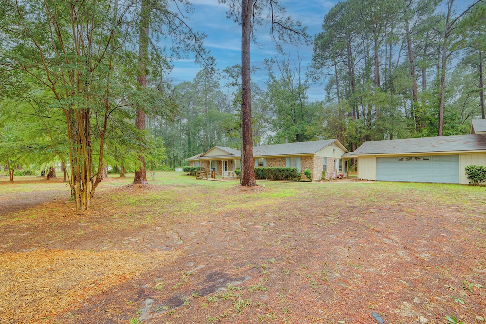 Family Getaway on 4 Acres in Mineola!