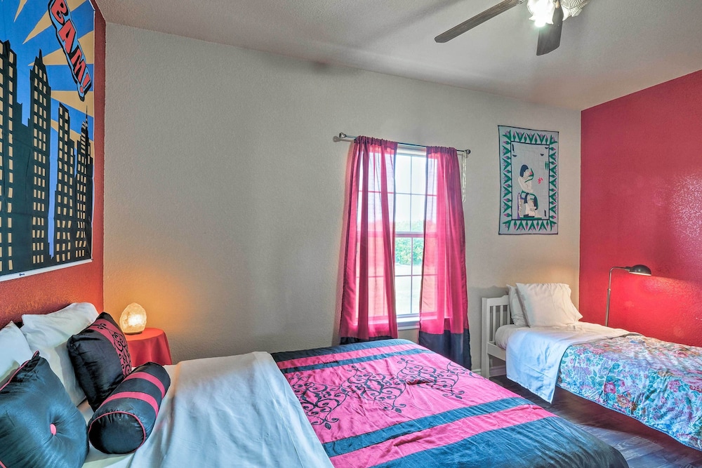 4 Mi to Circuit of the Americas: Home w/ 3 Acres