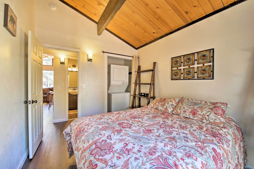 Cozy Cabin w/ Deck & Fireplace in Big Bear! view 2