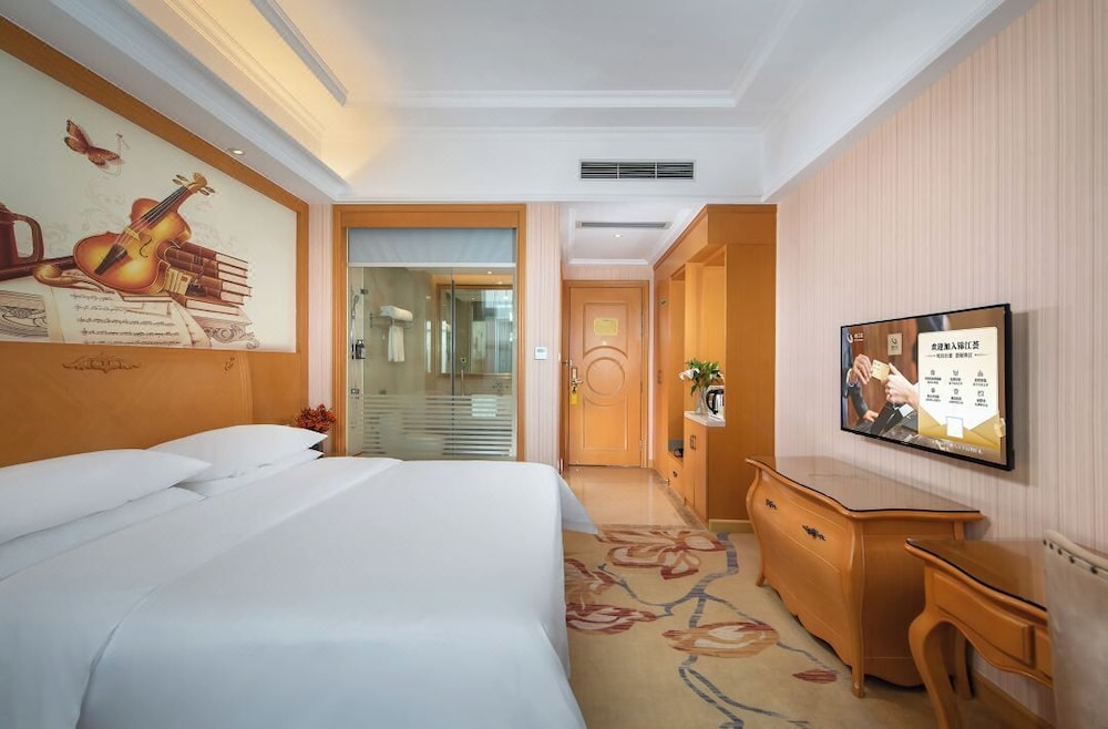 Vienna International Hotel (Shenzhen Airport Hangcheng)