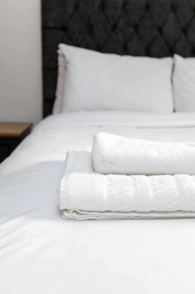 Contemporary 2 Bedroom Apartment on Columbia Road