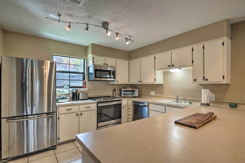 Horseshoe Bay Resort Townhome - Near Lake Lbj! - Property Image 21