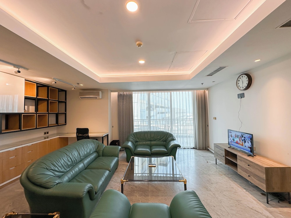 Spacious And Strategic Location 3Br At Kondominium Regensi Apartment