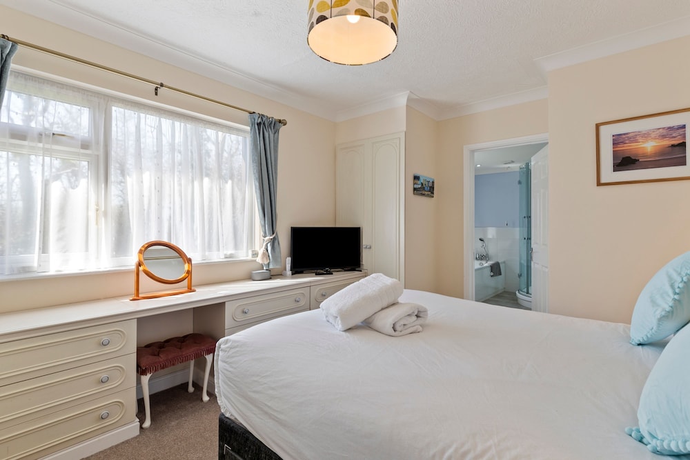 Honeyfield Lodge - Spacious Cottage Rural Views
