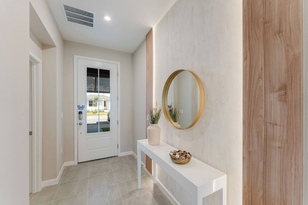 Themed 6BR Solara Near Disney Pool Summerkitchen