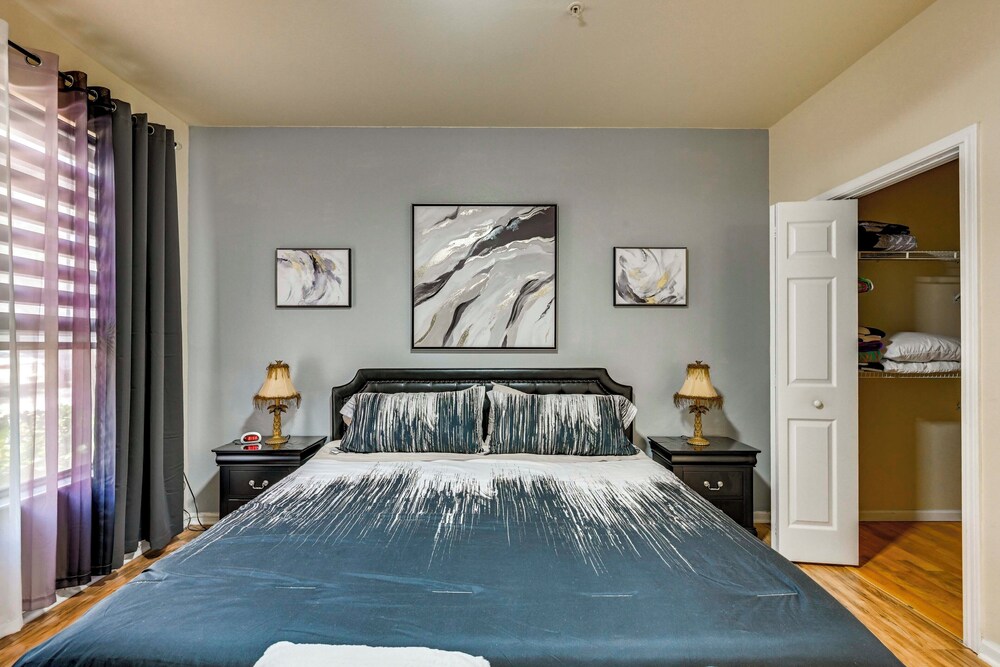 4 Mi to Clearwater Beach: Apt w/ Community Pool!