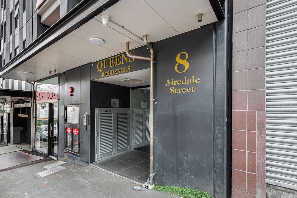 Queen St Stay, Pool,Gym,Tower Views | Zodiak Stays