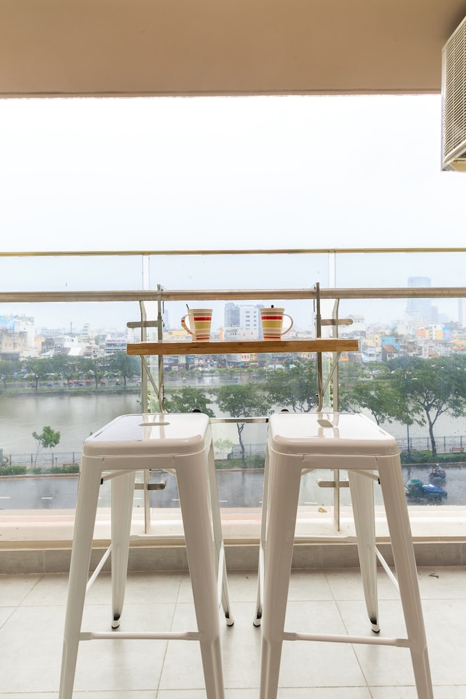 Jennifer House - Millenium Apartment