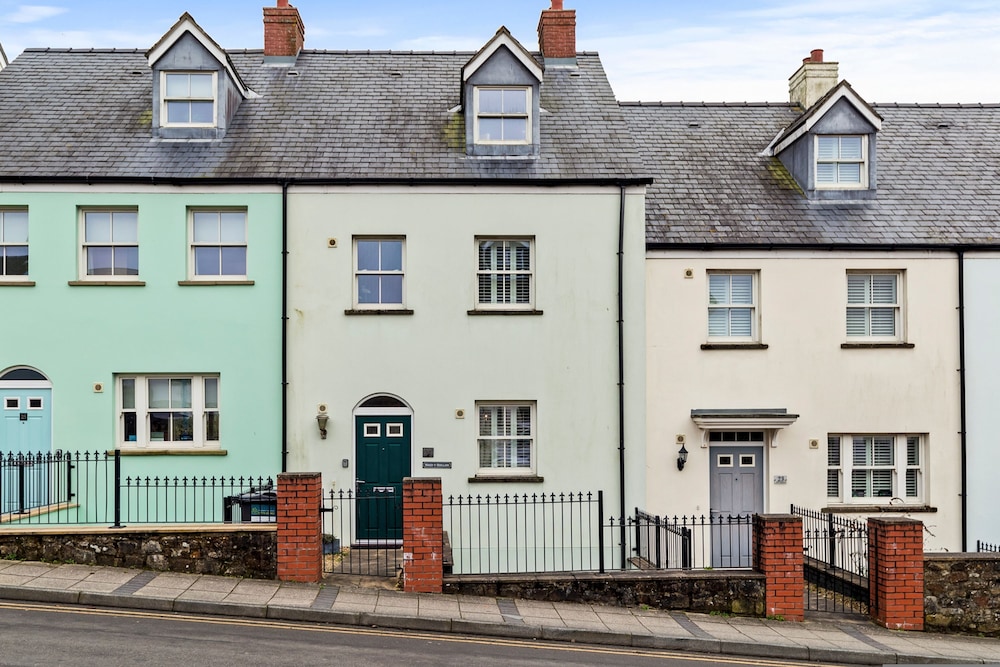 Maes-y-berllan - Close to Village and Beach