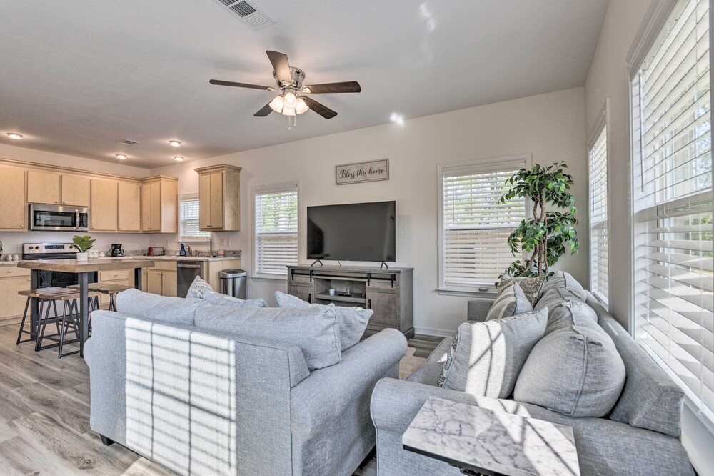 Idyllic Pensacola Home w/ Yard + Fire Pit!