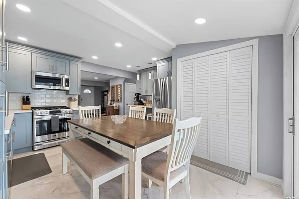 Newly Designed 3Br-2Ba Home