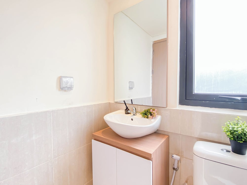 Homey And Modern 2Br At Meikarta Apartment