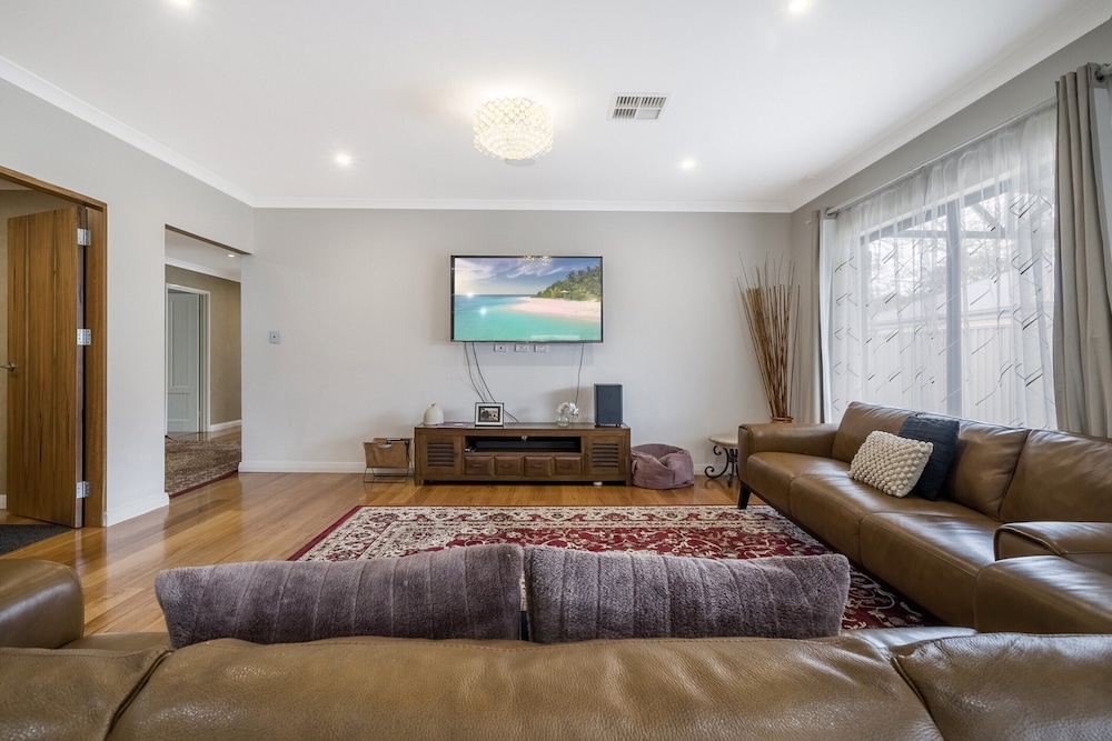 Spacious 4-bed House With Outdoor Area