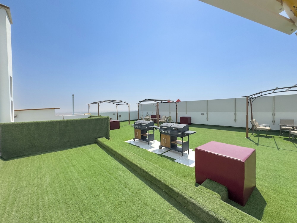 Vogue Opalz short Drive to Dubai Hills M