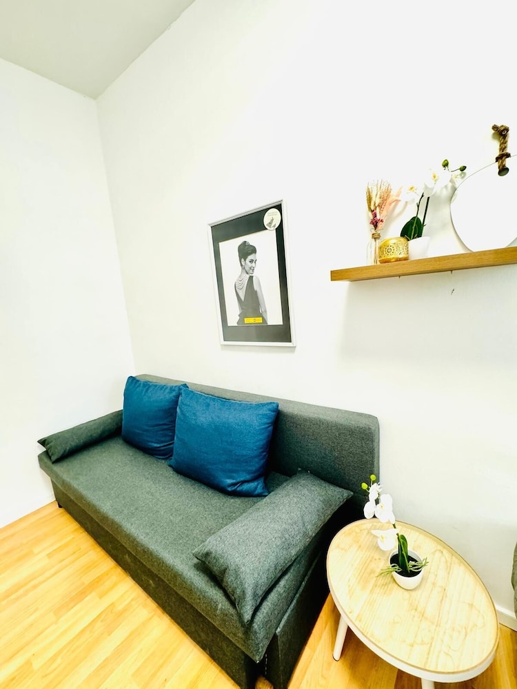 10BR Apt for Groups 8Min to Rathausplatz