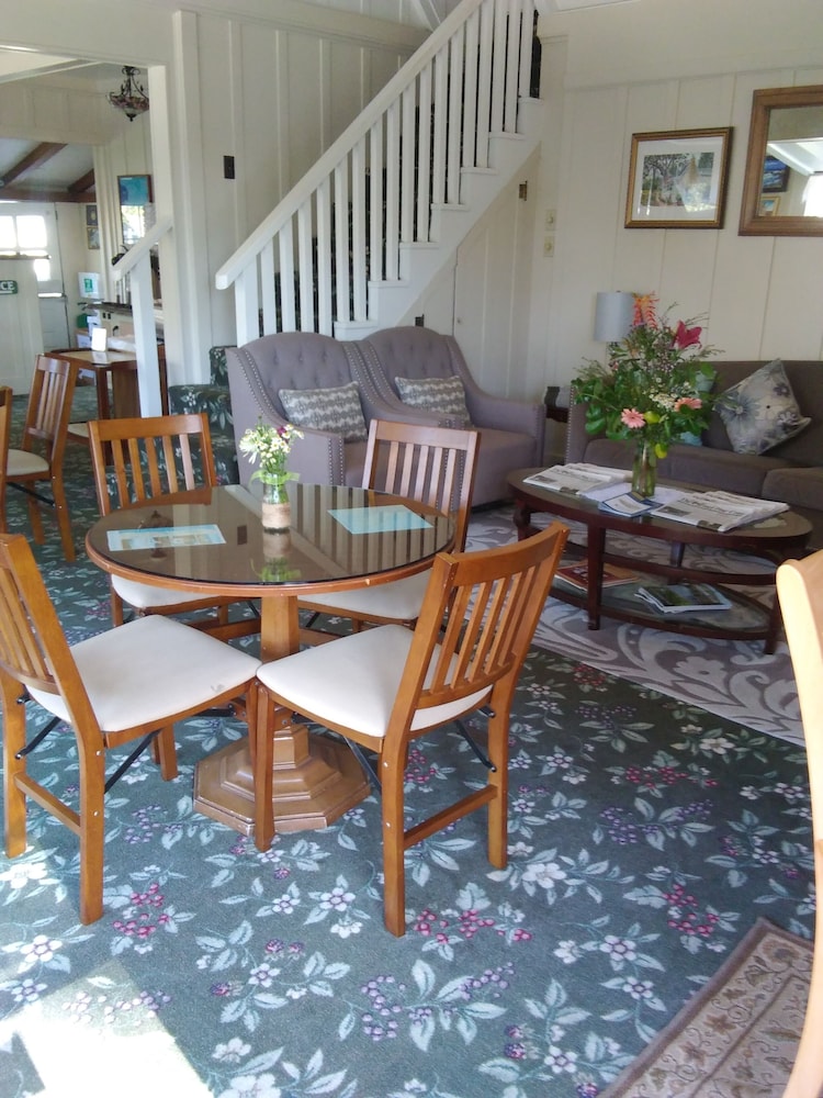 Monterey Vacations - Carmel Green Lantern Inn - Property Image 2