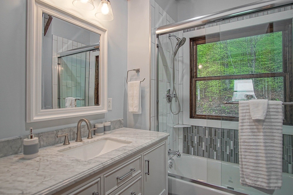 5 Br: Cupp Runneth Over - Luxurious Retreat Nestled 9.7 Miles From Snowshoe