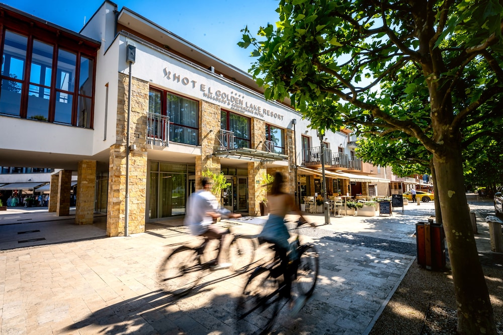 Hotel Golden Lake Resort - Image 1