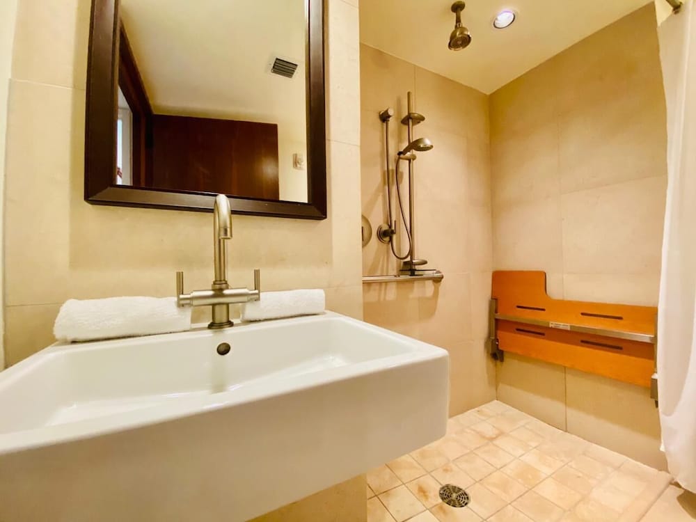 Carillon Miami Beach Private Suites