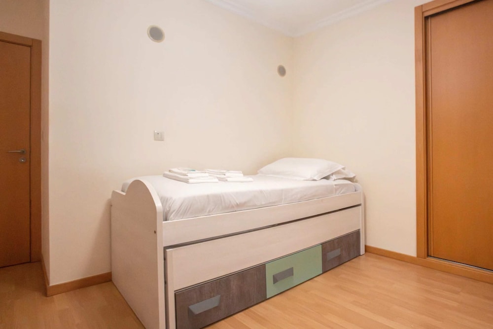 Modern 2-bedroom Flat in Odivelas view 2