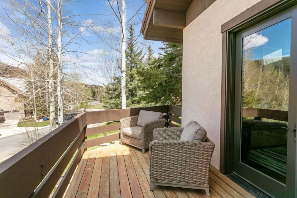2540 Queen Esther Dr - 5 Bedroom Home with Spa 5 Home