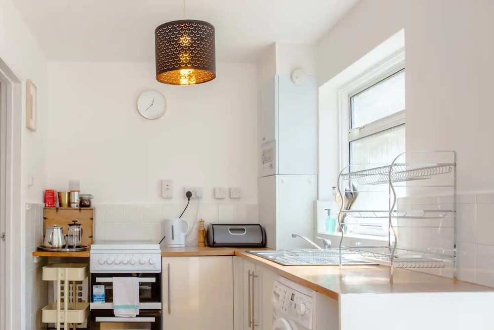 Stylish 4BD House With Private Garden - Stratford