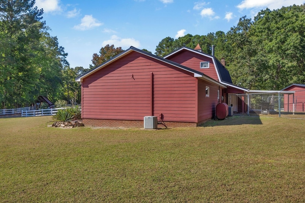 Pet-friendly 3BR Lake House Firepit + Pier