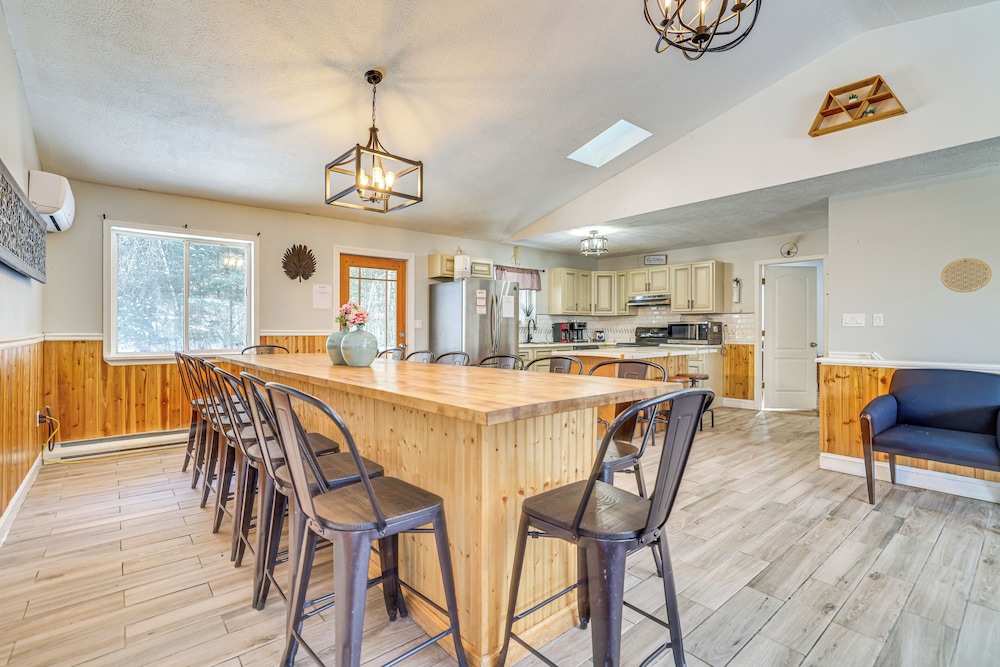 15 Mi to Ski Big Bear: Gem w/ Deck & Game Room