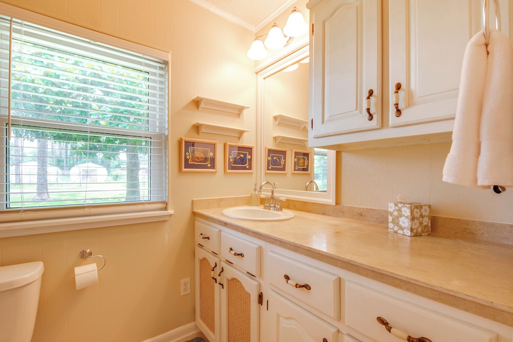 Fish, Relax & Repeat: Home w/ Yard in Eastpoint!