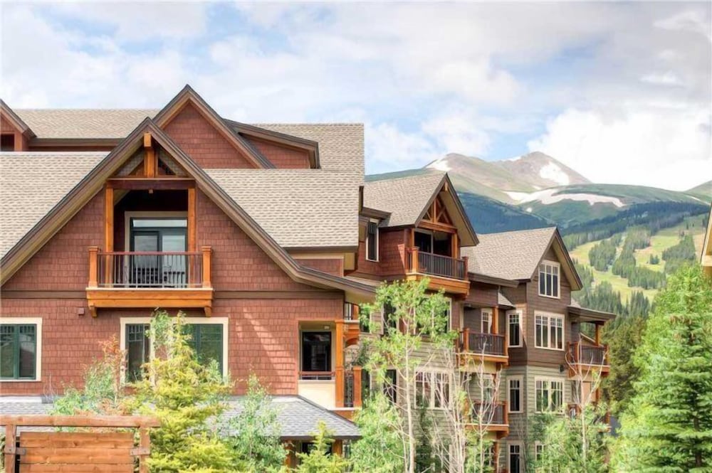 Luxury 3 Bedroom Breckenridge Vacation Rental with Mountain Views Steps from Historic Main Street