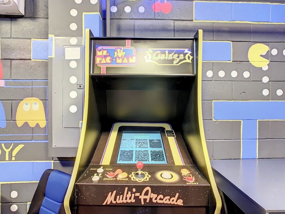 Fairytale Mansion 6BR Arcade & Pool