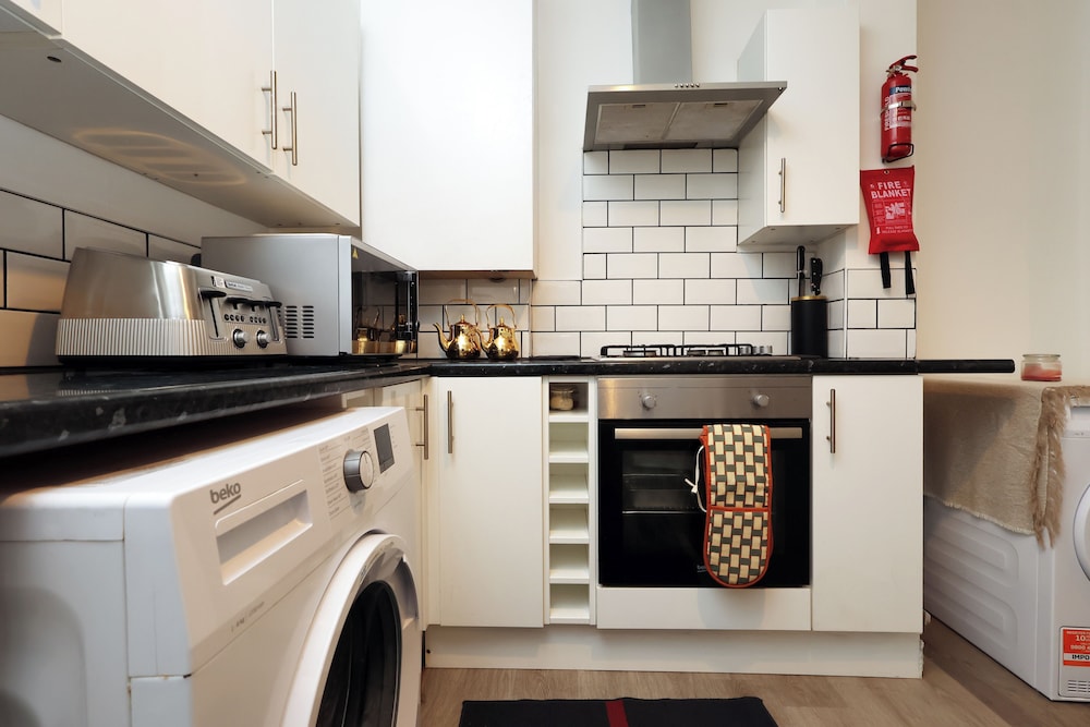 Cardiff Guesthouse & On-Street Parking