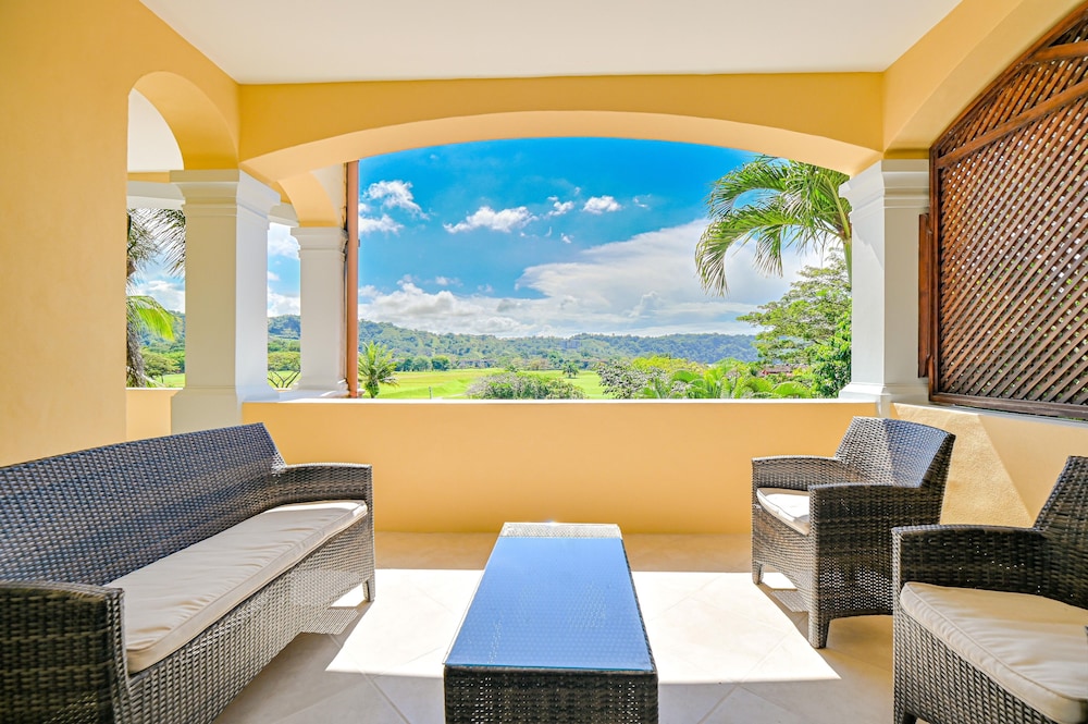 CR Luxury Los Sueños Condos