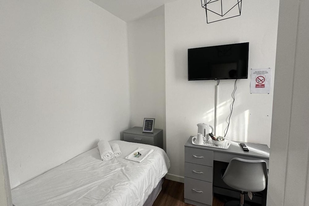Stylish 3bedroom Near Stoke-on-trent Hospital