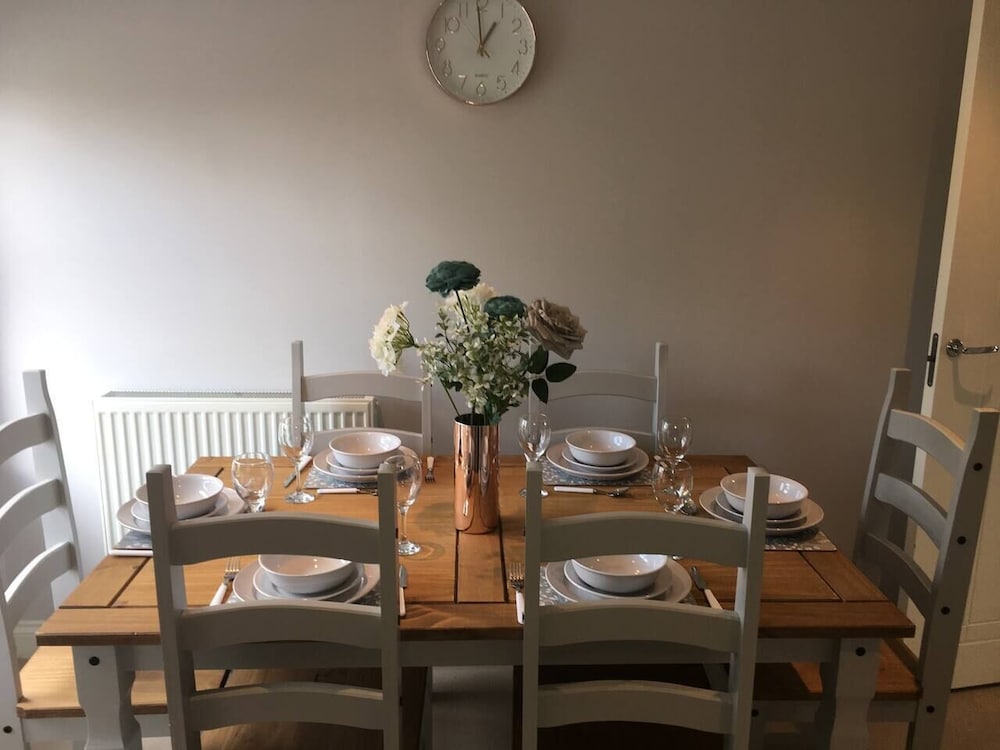 Pretty Properties - 30 Chaldron Court