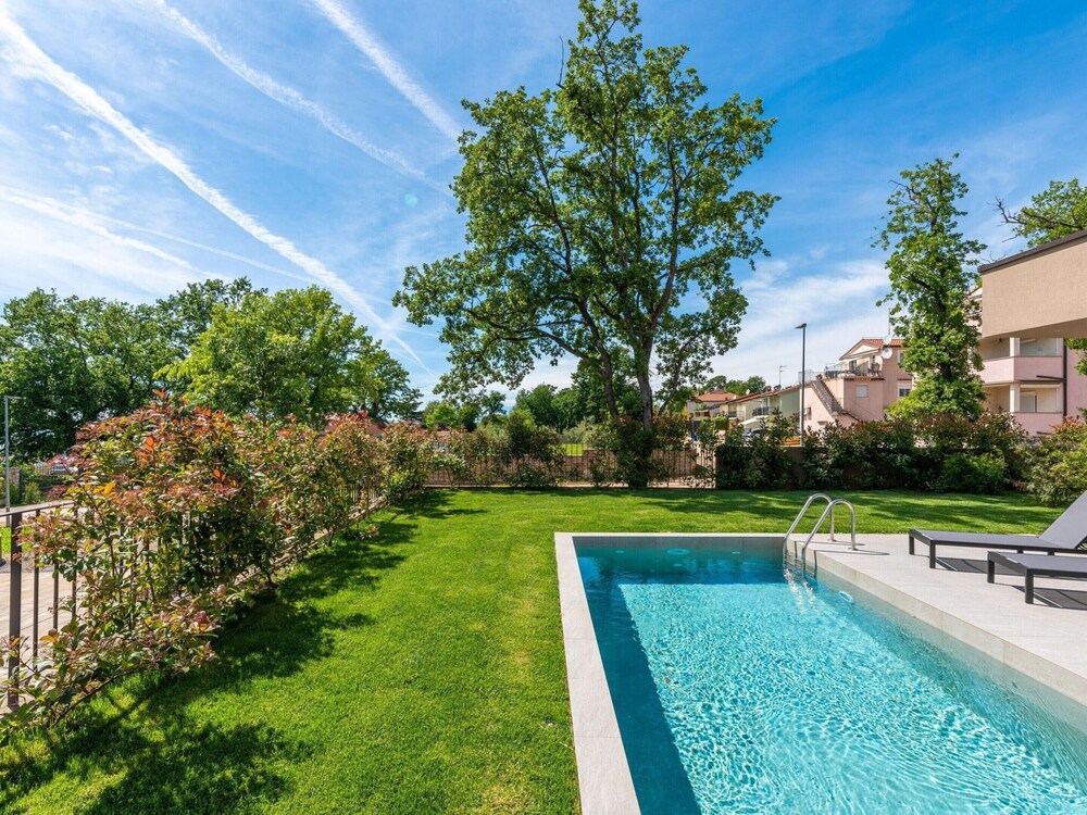 Apartment in Croatia Near the Sea With Pool