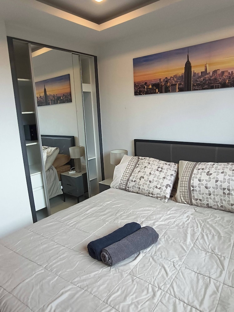 Luxurious Pattaya Apartment With Pool Access