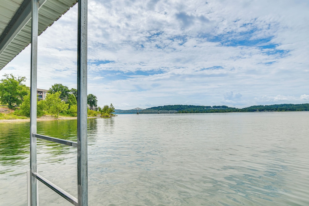 Kimberling City Condo w/ Lake Views & Pool Access view 2