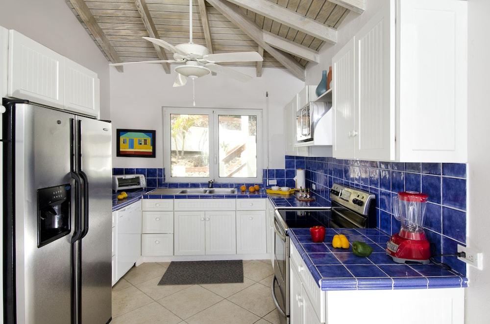 Beach House Younes by Island Properties Online view 5