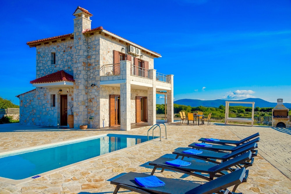 Villa Traditional I