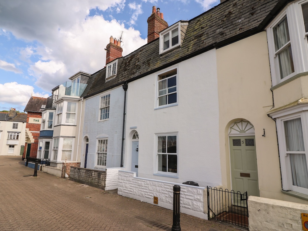 Harbourside Cottage view 2
