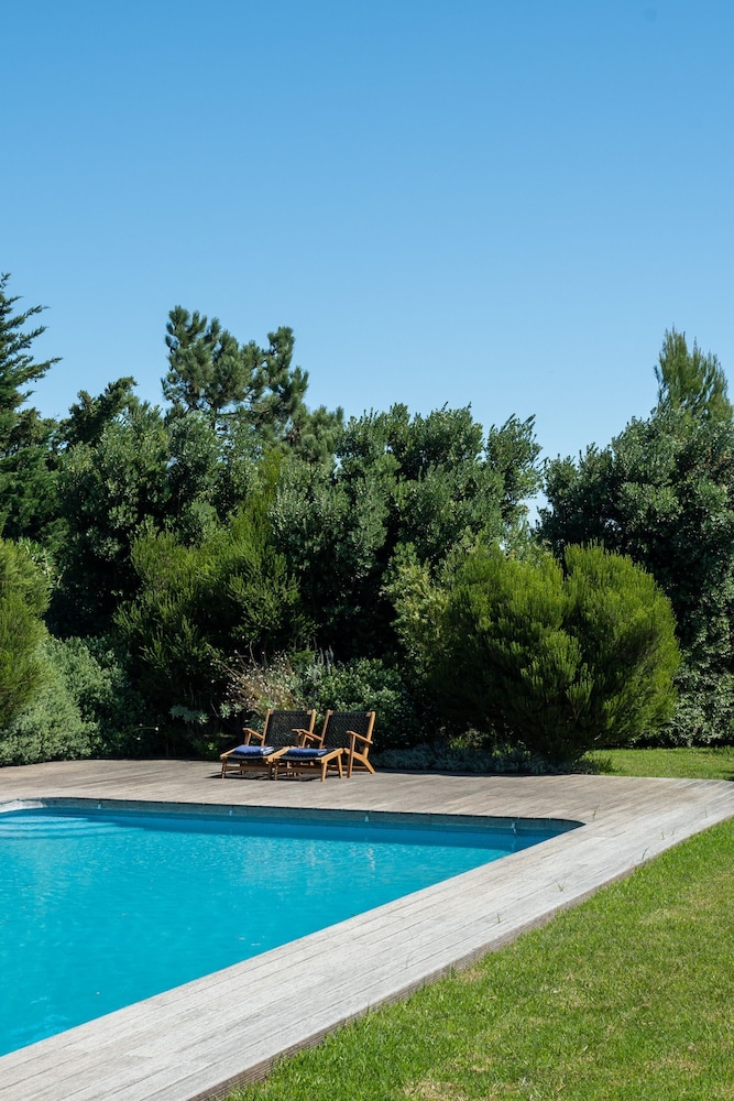 Garden Seaside Villa by Cadenzalux
