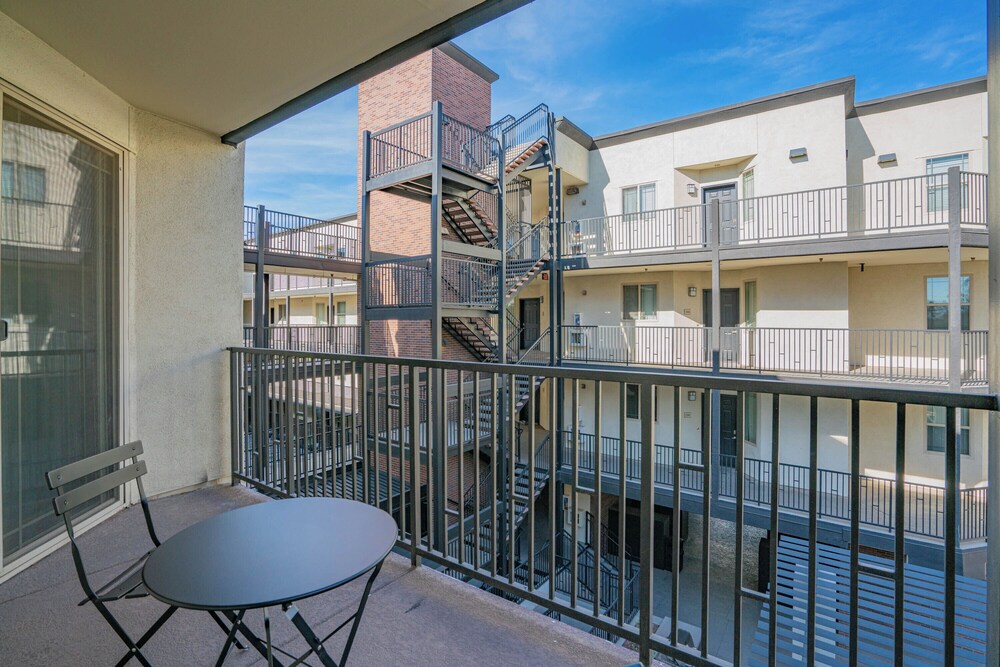 ROVE LIVING/KL - The Fredrick Tempe