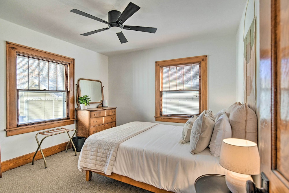 Des Moines Vacations - Family-friendly Des Moines Retreat w/ Patio! - Property Image 4