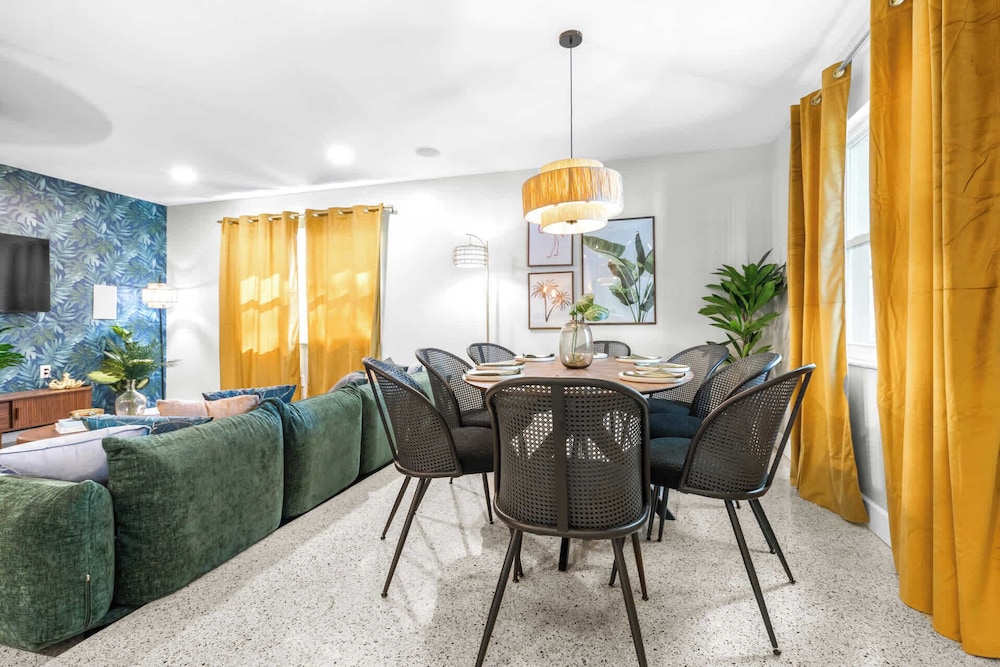 Bay Crest House Stay for 10!