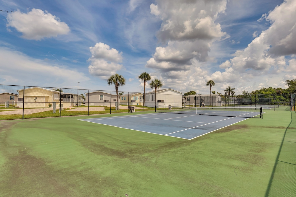 4 Mi to Fort Myers Beach: Home w/ Resort Perks!